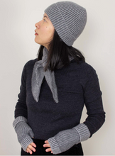 Load image into Gallery viewer, Oats &amp; Rice Ribbed Neck Scarf- Grey
