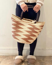 Load image into Gallery viewer, Elephant Grass Shopper
